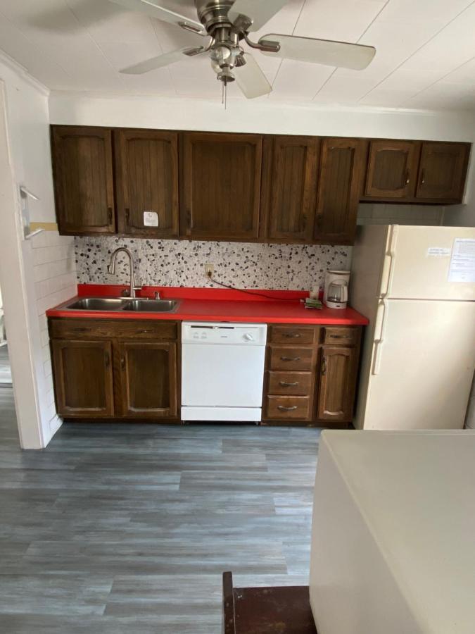 Nautical Beach Apartments Хамптън Екстериор снимка